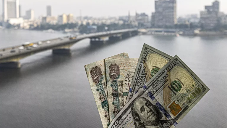 ازدياد التدفقات الدولارية على مصر وسط مطالب بـ”حُسن إدارتها”