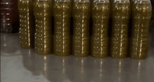 الجمارك توقف فانًا محمّلًا بزيوت ملوّنة ضبط محلّين ومستودع مغشوشين