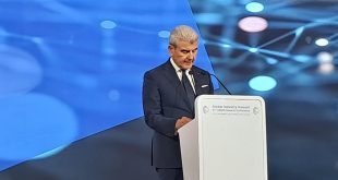 وزير الصناعة اللبناني عيسى الخوري