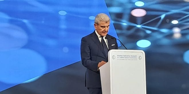 وزير الصناعة اللبناني عيسى الخوري